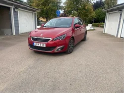 Röd Begagnad 2014 Peugeot 308 Allure Halvkombi | 70 000 kr (Superpris)