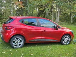 Röd Begagnad 2018 Renault Clio IV Zen Halvkombi | 105 000 kr (Marknadspris)