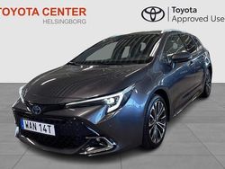 Mörkgrå (grå) Begagnad 2023 Toyota Corolla Style Kombi | 299 900 kr (Marknadspris)