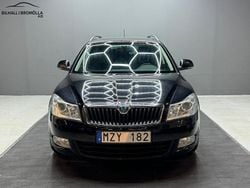 Svart Begagnad 2013 Skoda Octavia Elegance Kombi | 54 900 kr (Marknadspris)