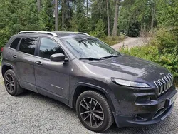 Grå Begagnad 2016 Jeep Cherokee SUV | 180 000 kr (Marknadspris)