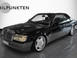 Svart Begagnad 1993 Mercedes E300 | 149 000 kr