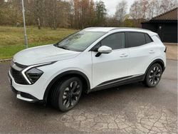 Vit Begagnad 2023 Kia Sportage Advance SUV | 385 000 kr (Marknadspris)