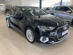 Brilliantsvart Begagnad 2022 Audi A3 Advanced Plus Sedan | 244 000 kr (Bra pris)