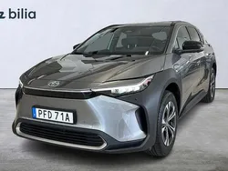 Silver Begagnad 2023 Toyota bZ4X Executive SUV | 399 900 kr (Bra pris)