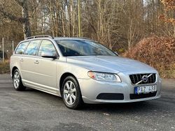Ljusgrå Begagnad 2011 Volvo V70 Drive Kinetic Kombi | 59 900 kr (Marknadspris)