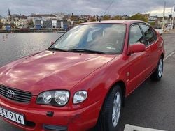 Röd Begagnad 2001 Toyota Corolla Halvkombi | 29 900 kr (Marknadspris)