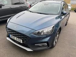 Blå (blå metallic) Begagnad 2022 Ford Focus Active Kombi | 222 000 kr (Marknadspris)