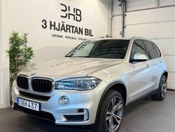 Ljusgrå (grå) Begagnad 2016 BMW X5 SUV | 319 900 kr (Marknadspris)