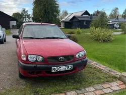 Röd Begagnad 2000 Toyota Corolla Halvkombi | 7 000 kr
