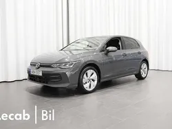 Grå (dolphin grey metallic) Begagnad 2024 VW Golf VIII Life Kombi | 334 500 kr (Marknadspris)