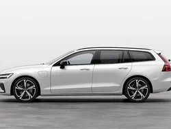 Vit Ny 2025 Volvo V60 Plus Kombi | 595 500 kr (Dyr)