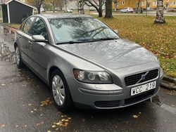 Grå Begagnad 2005 Volvo S40 Sedan | 18 999 kr (Superpris)