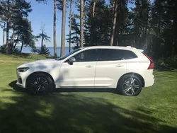Vit Begagnad 2019 Volvo XC60 R-Design SUV | 340 000 kr (Marknadspris)