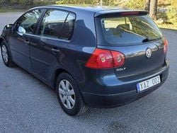 Grå Begagnad 2005 VW Golf IV Trendline Halvkombi | 30 000 kr (Marknadspris)