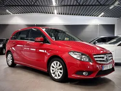 Röd Begagnad 2012 Mercedes B180 Minibuss | 44 900 kr (Marknadspris)
