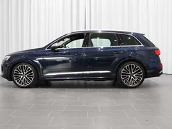 Waitomoblå metallic Begagnad 2024 Audi SQ7 SUV | 1 079 500 kr (Marknadspris)