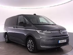 Grå Begagnad 2022 VW T7 Style Van | 499 000 kr (Bra pris)