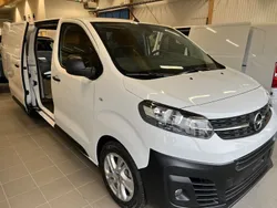 Vit Begagnad 2023 Opel Vivaro-e Combi Business Van | 479 900 kr (Lite dyr)