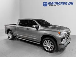 Grå (sterling grey metallic ) Ny 2025 Chevrolet Silverado Van | 1 173 750 kr (Marknadspris)