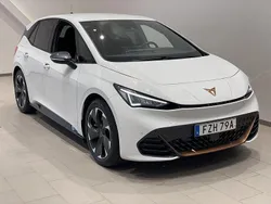 Vit (nevada white metallic) Begagnad 2022 Cupra Born e-Boost Halvkombi | 259 000 kr (Superpris)