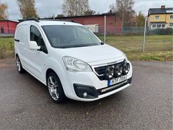 Vit Begagnad 2015 Peugeot Partner Minibuss | 59 000 kr (Bra pris)