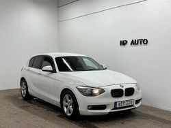 Vit Begagnad 2012 BMW 118 Halvkombi | 74 900 kr (Marknadspris)