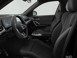 Svart Ny 2025 BMW X1 Comfort Edition SUV | 681 300 kr