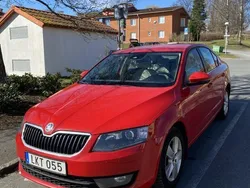 Röd Begagnad 2014 Skoda Octavia Halvkombi | 94 900 kr (Lite dyr)