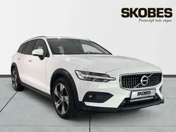 Vit Begagnad 2019 Volvo V60 CC Kombi | 284 900 kr (Marknadspris)