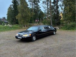 Svart Begagnad 2001 Lincoln Town Car Sedan | 74 995 kr