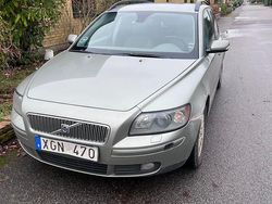 Ljusgrön/silver Begagnad 2006 Volvo V50 Kombi | 20 000 kr (Marknadspris)