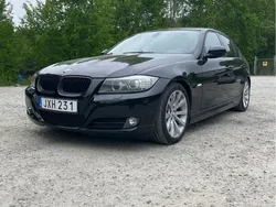 Svart Begagnad 2010 BMW 320 Comfort Edition Sedan | 69 900 kr (Marknadspris)