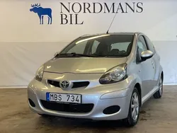 Silver Begagnad 2011 Toyota Aygo Halvkombi | 25 000 kr (Bra pris)