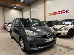 Mörkgrå (grå) Begagnad 2013 Toyota Verso-S Multidrive S Minibuss | 74 900 kr (Dyr)