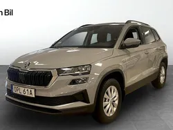 Grå (steel grey) Begagnad 2024 Skoda Karoq Selection SUV | 339 900 kr (Marknadspris)