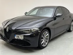 Svart Begagnad 2021 Alfa Romeo Giulia Sprint | 339 000 kr