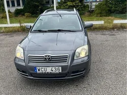 Grå Begagnad 2004 Toyota Avensis Kombi | 12 500 kr (Marknadspris)