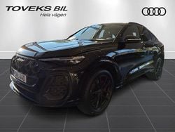 Svart (mytsvart metallic) Ny 2025 Audi Q5 Sportback S-Line SUV | 789 900 kr (Marknadspris)