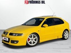 Gul Begagnad 2004 Cupra Leon Halvkombi | 79 900 kr