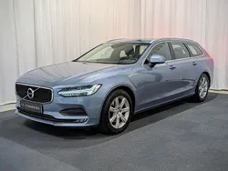 Ljusblå Begagnad 2017 Volvo V90 Momentum Kombi | 224 900 kr (Marknadspris)