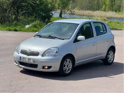 Silver Begagnad 2005 Toyota Yaris Halvkombi | 19 900 kr (Marknadspris)