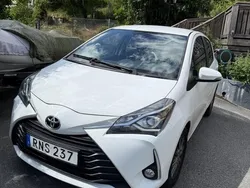 Vit Begagnad 2017 Toyota Yaris Active Halvkombi | 120 000 kr (Marknadspris)