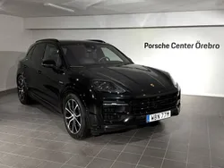 Svart (chromite black metallic) Begagnad 2024 Porsche Cayenne SUV | 1 299 000 kr (Bra pris)