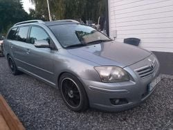 Grå Begagnad 2008 Toyota Avensis Kombi | 24 000 kr (Dyr)