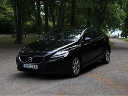 Svart Begagnad 2017 Volvo V40 Kombi | 149 000 kr (Marknadspris)