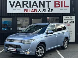 Ljusblå Begagnad 2014 Mitsubishi Outlander P-HEV SUV | 109 700 kr (Bra pris)