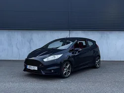 Svart Begagnad 2013 Ford Fiesta ST Halvkombi | 89 000 kr (Marknadspris)