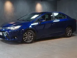 Mörkblå Begagnad 2015 Toyota Avensis Active Sedan | 89 900 kr (Marknadspris)