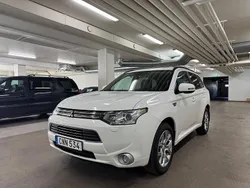 Vit Begagnad 2014 Mitsubishi Outlander P-HEV SUV | 154 900 kr (Bra pris)